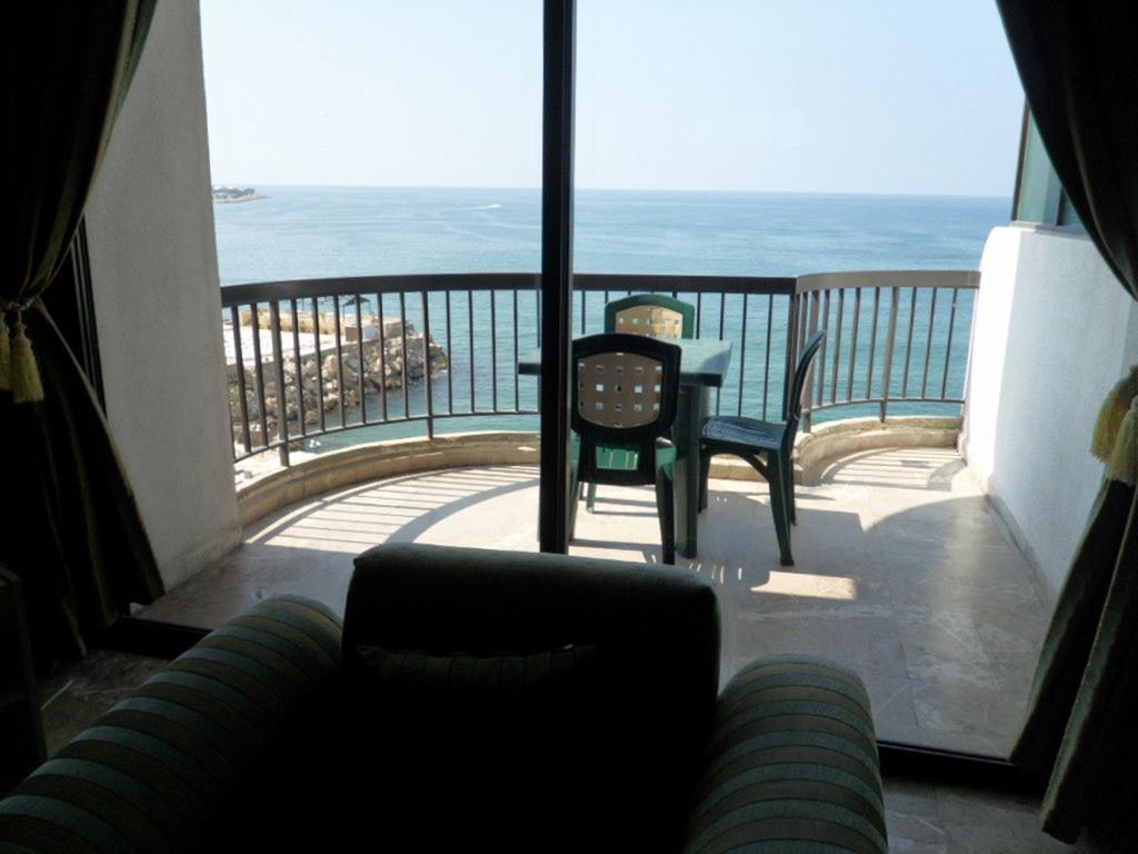 Holiday Suites Hotel & Beach Resort Džunija Pokoj fotografie